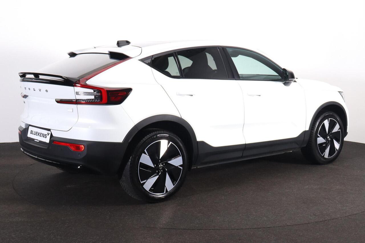 Volvo C40 Extended Range Ultimate 82 kWh - Panoramadak - IntelliSafe Assist & Surround - 360º Camera - Harman/Kardon audio - Verwarmde voorstoelen, stuur & achterbank - Parkeersensoren voor & achter - Elektr. bedienb. voorstoelen met geheugen links - Draadloze tel.