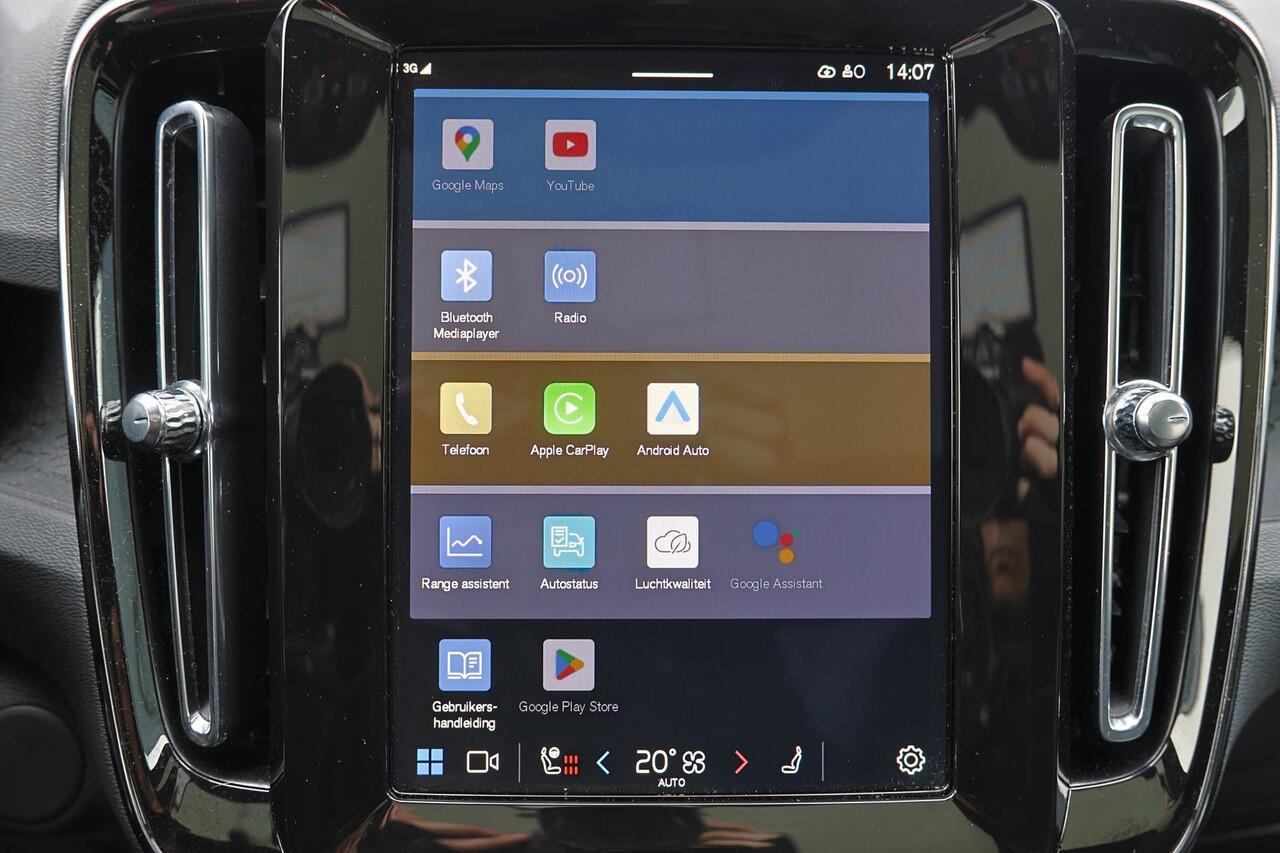 Volvo C40 Extended Range Ultimate 82 kWh - Panoramadak - IntelliSafe Assist & Surround - 360º Camera - Harman/Kardon audio - Verwarmde voorstoelen, stuur & achterbank - Parkeersensoren voor & achter - Elektr. bedienb. voorstoelen met geheugen links - Draadloze tel.