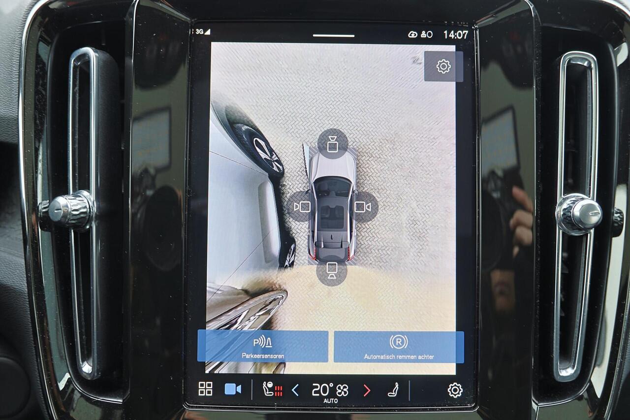 Volvo C40 Extended Range Ultimate 82 kWh - Panoramadak - IntelliSafe Assist & Surround - 360º Camera - Harman/Kardon audio - Verwarmde voorstoelen, stuur & achterbank - Parkeersensoren voor & achter - Elektr. bedienb. voorstoelen met geheugen links - Draadloze tel.