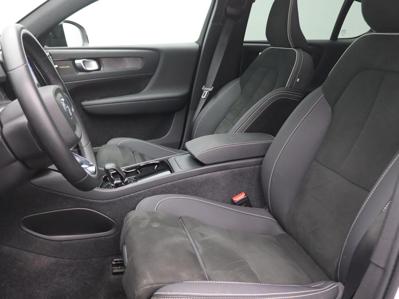 Volvo C40 Recharge Twin Ultimate 78 kWh 408PK Aut. SOH 92,15%, Panoramadak, Trekhaak, Harman Kardon Audio, Achteruitrijcamera, 20" LM Velgen, Memorystoel, Elektr. Achterklep, Stoel-Stuurverwarming, Adaptieve Cruise Controle