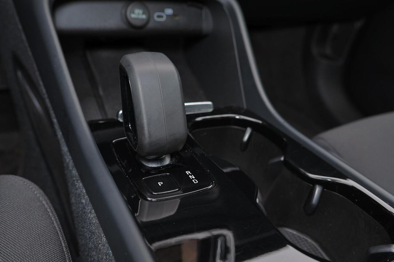 Volvo C40 Extended Range Plus 82 kWh - Panoramadak - IntelliSafe Assist & Surround - Parkeercamera achter - Parkeersensoren voor & achter - Elektr. bedienb. bestuurdersstoel met geheugen - Draadloze tel. lader - Warmtepomp - Extra getint glas - Elektr. inklapbare t