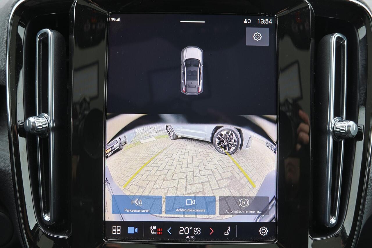 Volvo C40 Extended Range Plus 82 kWh - Panoramadak - IntelliSafe Assist & Surround - Parkeercamera achter - Parkeersensoren voor & achter - Elektr. bedienb. bestuurdersstoel met geheugen - Draadloze tel. lader - Warmtepomp - Extra getint glas - Elektr. inklapbare t