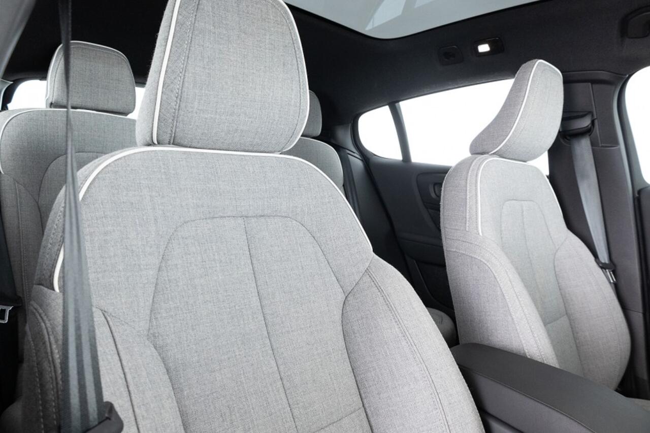 Volvo C40 Recharge Plus 69 kWh | PANORAMADAK | 20 Inch VELGEN