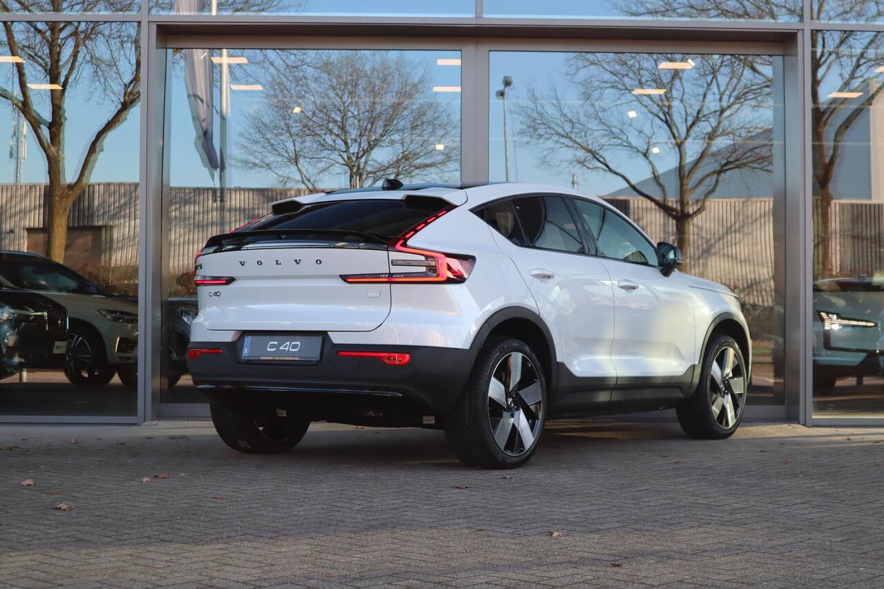 Volvo C40 Single Motor Extended Range Plus l Warmtepomp l Adaptieve Cruise Control met Pilot Assist l Blind Spot Information System l Panoramadak l Verwarmbare voorstoelen l Verwarmbaar stuurwiel l Park Assist voor + achter met camera l 2-zone Electronic Climate Co