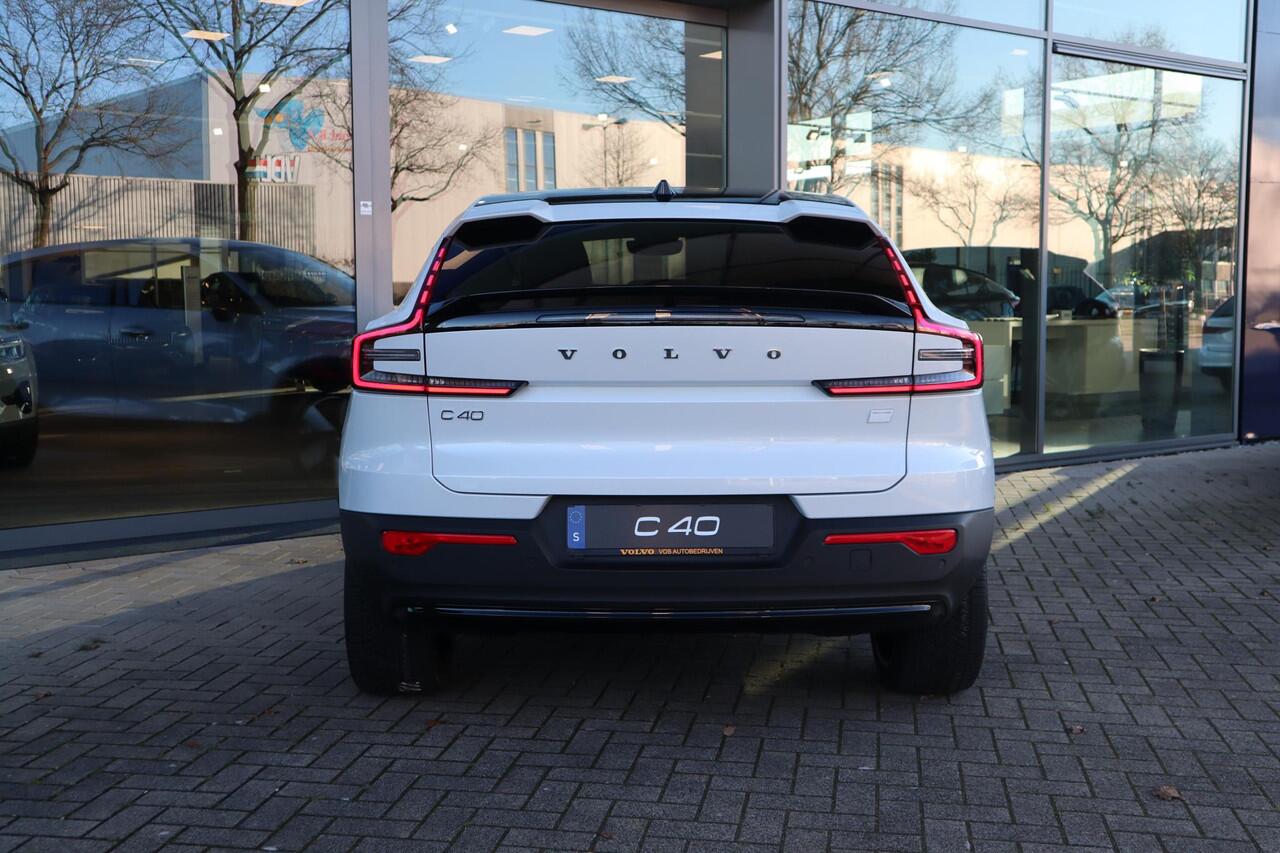 Volvo C40 Single Motor Extended Range Plus l Warmtepomp l Adaptieve Cruise Control met Pilot Assist l Blind Spot Information System l Panoramadak l Verwarmbare voorstoelen l Verwarmbaar stuurwiel l Park Assist voor + achter met camera l 2-zone Electronic Climate Co