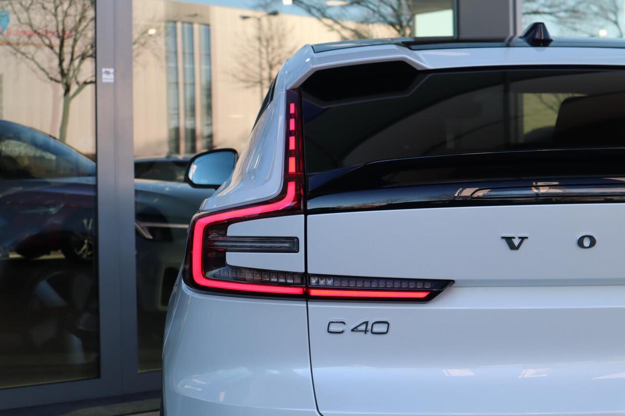 Volvo C40 Single Motor Extended Range Plus l Warmtepomp l Adaptieve Cruise Control met Pilot Assist l Blind Spot Information System l Panoramadak l Verwarmbare voorstoelen l Verwarmbaar stuurwiel l Park Assist voor + achter met camera l 2-zone Electronic Climate Co