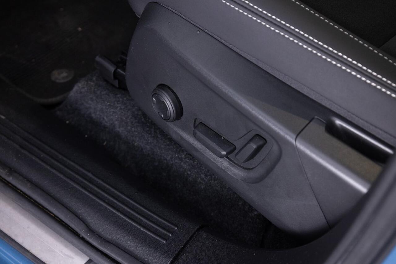 Volvo C40 Extended Range Ultimate 82 kWh | PANORAMADAK | Trekhaak ? 1e Eigenaar | SOH 98,1%