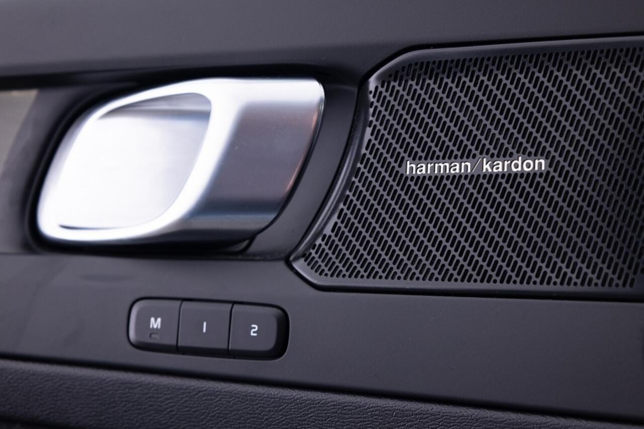 Volvo C40 Extended Range Ultimate 82 kWh | PANORAMADAK | Trekhaak ? 1e Eigenaar | SOH 98,1%