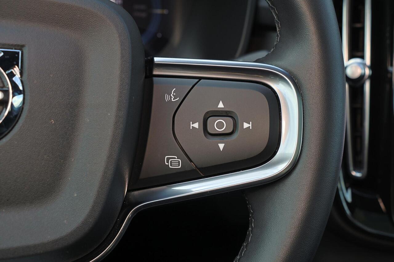 Volvo C40 Extended Range Plus 82 kWh - Panoramadak - IntelliSafe Assist & Surround - Parkeercamera achter - Verwarmde voorstoelen & stuur - Parkeersensoren voor & achter - Draadloze tel. lader - Warmtepomp - High Performance audio- Extra getint glas - Elektr. inkla