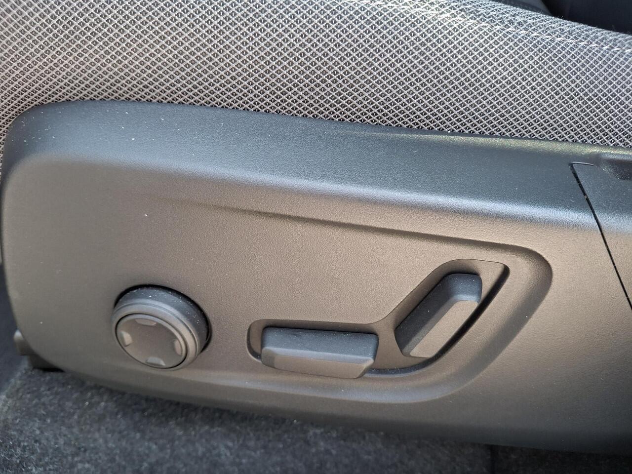 Volvo EC40 Single Motor Extended Range Ultimate 82 kWh | Panoramadak | H&K Audio | 360 camera | Demo | Vraag naar de actuele tellerstand