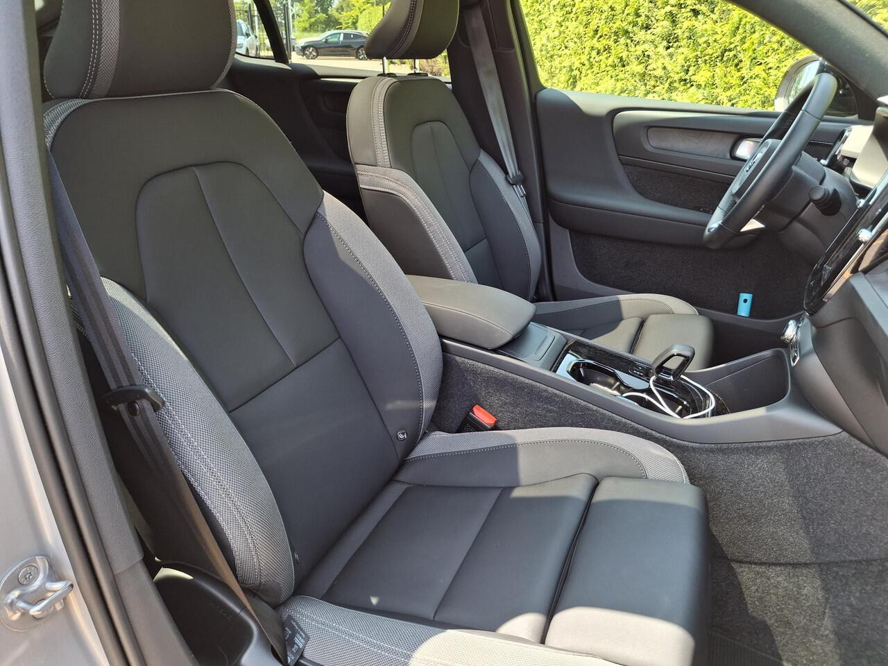 Volvo EC40 Single Motor Extended Range Ultimate 82 kWh | Panoramadak | H&K Audio | 360 camera | Demo | Vraag naar de actuele tellerstand