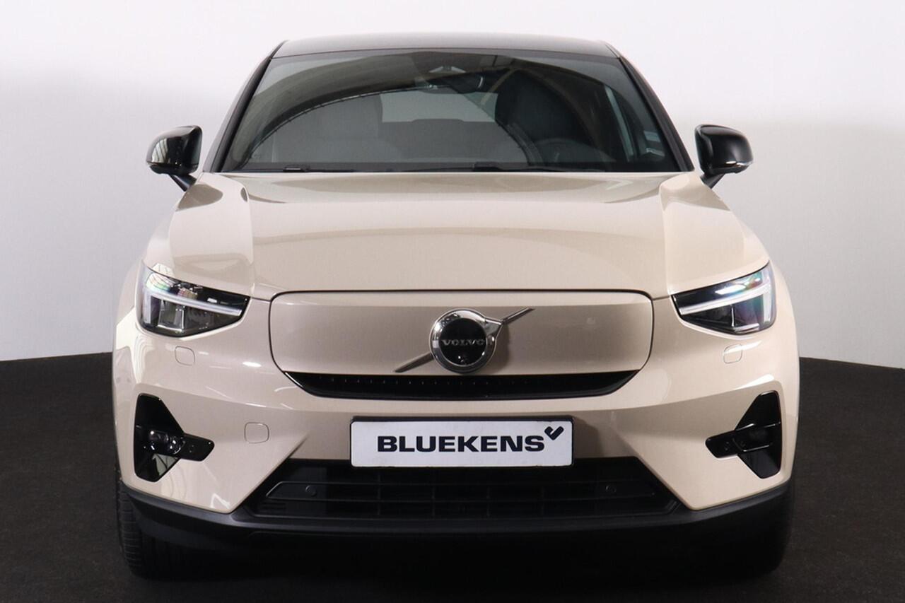 Volvo EC40 Performance Ultra 82 kWh - Panoramadak - IntelliSafe Assist & Surround - 360º Camera - Harman/Kardon audio - Verwarmde voorstoelen, stuur & achterbank - Parkeersensoren voor & achter - Elektr. bedienb. voorstoelen met geheugen links - Draadloze tel. lader