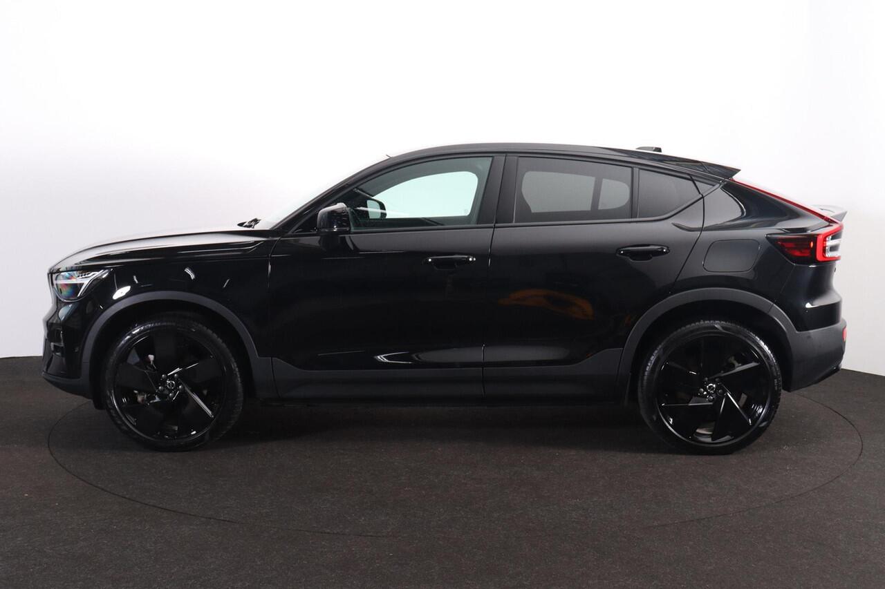 Volvo EC40 Extended Range Ultra Black Ed. 82 kWh - Panoramadak - IntelliSafe Assist & Surround - 360º Camera - Harman/Kardon audio - Verwarmde voorstoelen, stuur & achterbank - Parkeersensoren voor & achter - Elektr. bedienb. voorstoelen met geheugen links - Draadlo