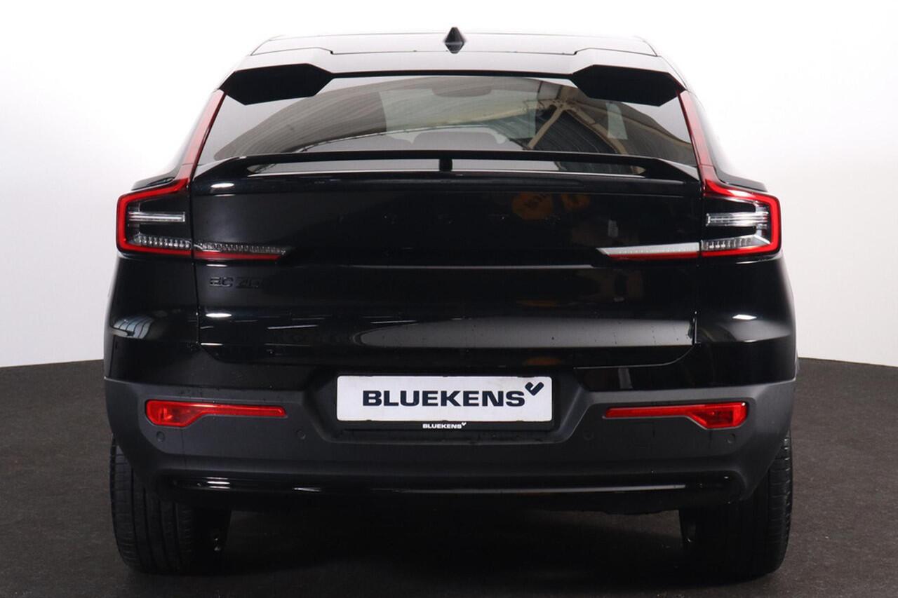 Volvo EC40 Extended Range Ultra Black Ed. 82 kWh - Panoramadak - IntelliSafe Assist & Surround - 360º Camera - Harman/Kardon audio - Verwarmde voorstoelen, stuur & achterbank - Parkeersensoren voor & achter - Elektr. bedienb. voorstoelen met geheugen links - Draadlo