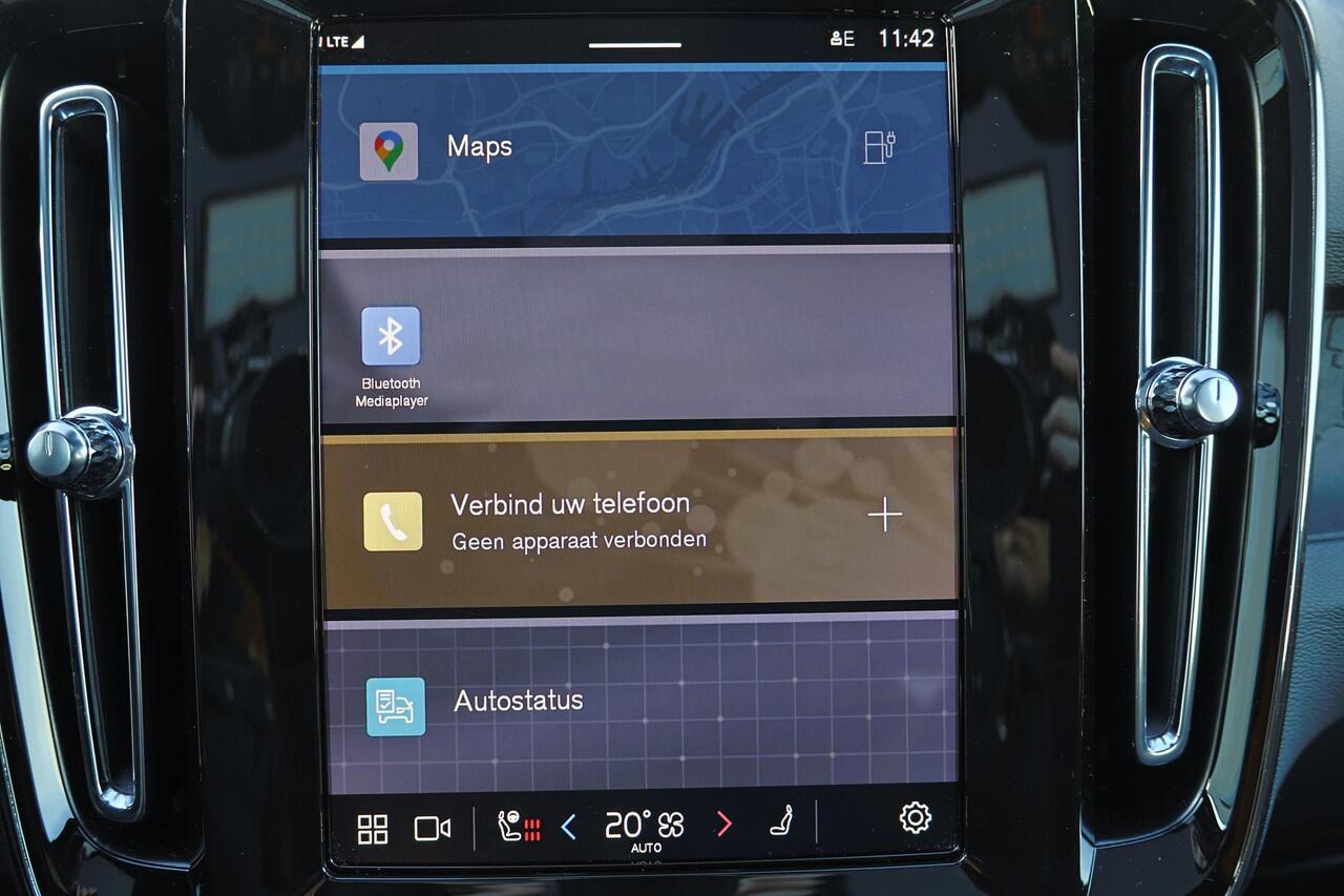 Volvo EC40 Extended Range Ultra Black Ed. 82 kWh - Panoramadak - IntelliSafe Assist & Surround - 360º Camera - Harman/Kardon audio - Verwarmde voorstoelen, stuur & achterbank - Parkeersensoren voor & achter - Elektr. bedienb. voorstoelen met geheugen links - Draadlo