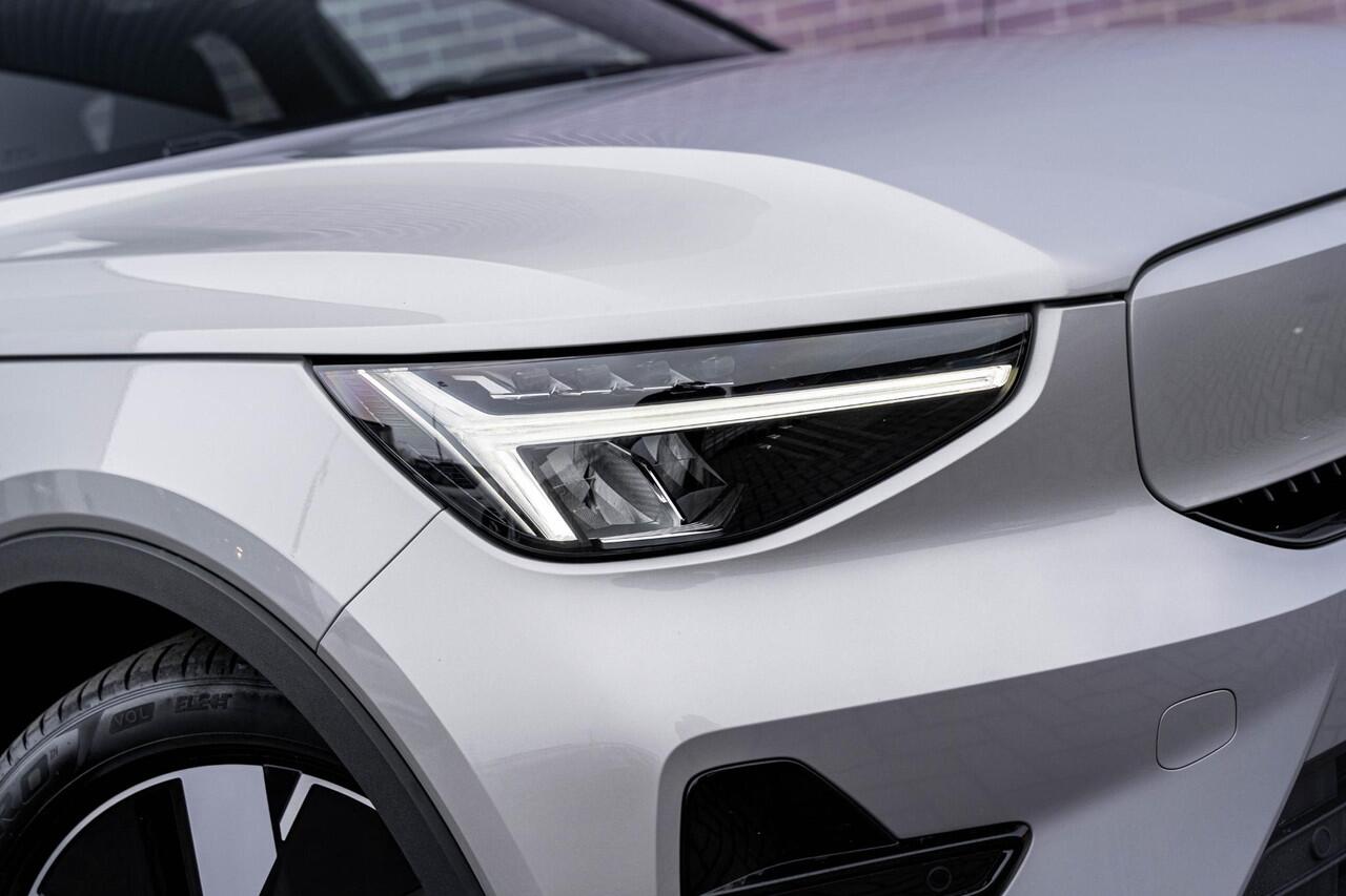 Volvo EC40 Single Motor Extended Range 82 kWh Plus | Google | Stoel-/Stuurverwarming | 360 Camera | Adaptieve Cruise Control | Getint Glas | Harman Kardon Audio | Panoramadak | Zitverlenging | 19" LM