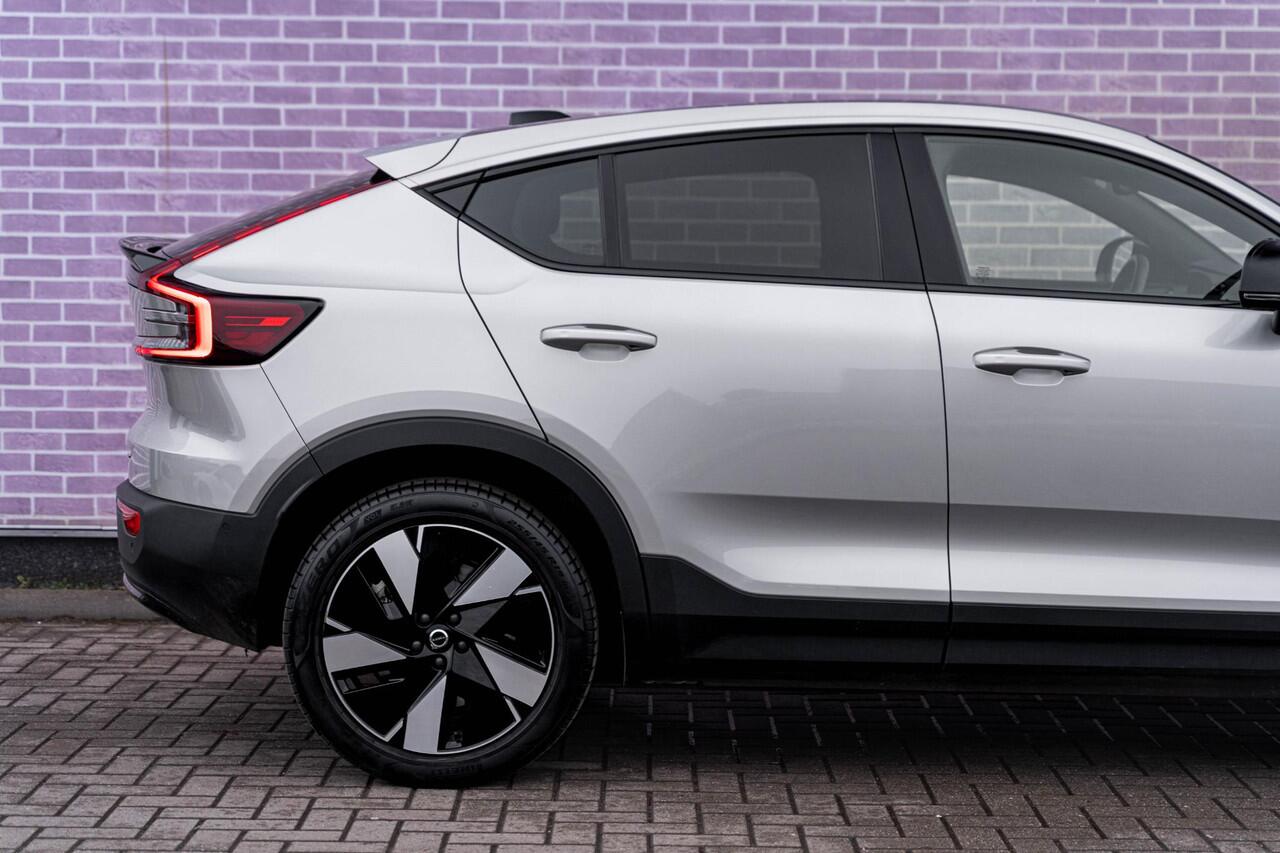 Volvo EC40 Single Motor Extended Range 82 kWh Plus | Google | Stoel-/Stuurverwarming | 360 Camera | Adaptieve Cruise Control | Getint Glas | Harman Kardon Audio | Panoramadak | Zitverlenging | 19" LM