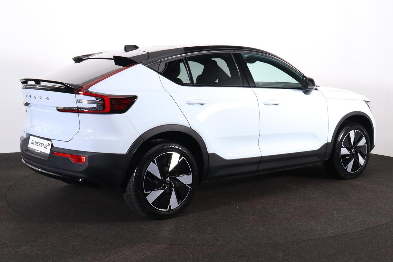 Volvo EC40 Performance Plus 82 kWh - Panoramadak - IntelliSafe Assist & Surround - 360º Camera - Verwarmde voorstoelen, stuur & achterbank - Parkeersensoren voor & achter - Elektr. bedienb. voorstoelen met geheugen links - Draadloze tel. lader - Warmtepomp - Extra g