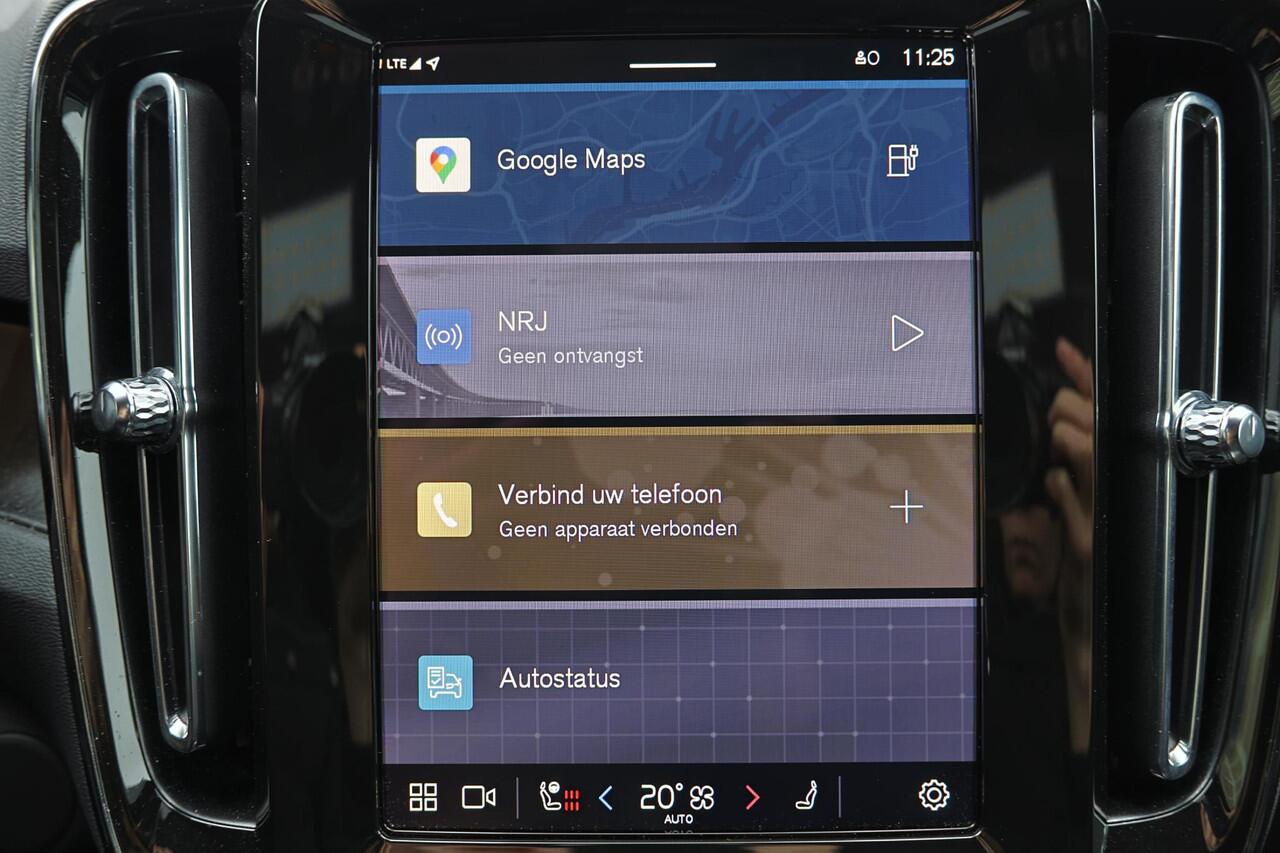 Volvo EC40 Performance Plus 82 kWh - Panoramadak - IntelliSafe Assist & Surround - 360º Camera - Verwarmde voorstoelen, stuur & achterbank - Parkeersensoren voor & achter - Elektr. bedienb. voorstoelen met geheugen links - Draadloze tel. lader - Warmtepomp - Extra g