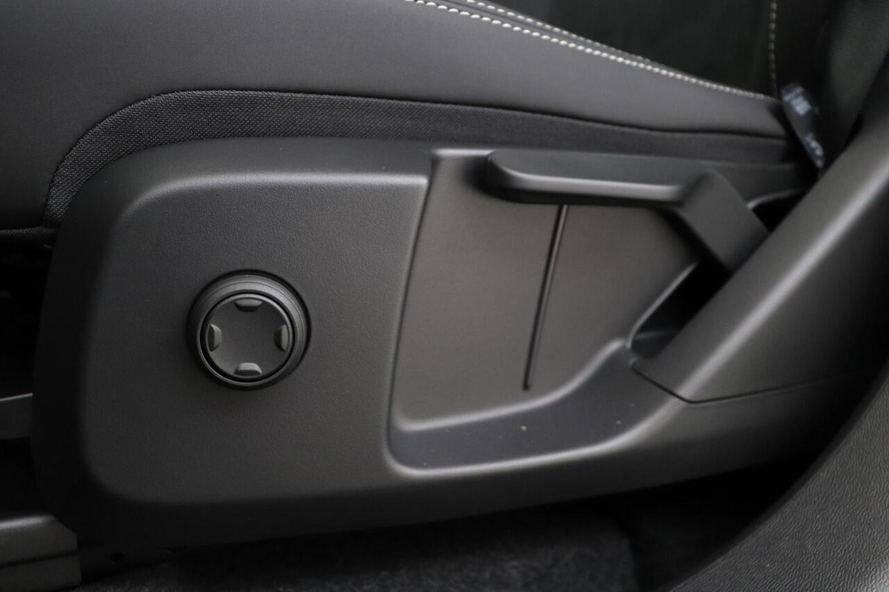 Volvo EC40 SINGLE MOTOR EXTENDED RANGE PLUS 82 kWh -TREKHAAK|PRIVACY.GLAS|CAMERA|KEYLESS|WARMTEPOMP|ADAP.CRUISE