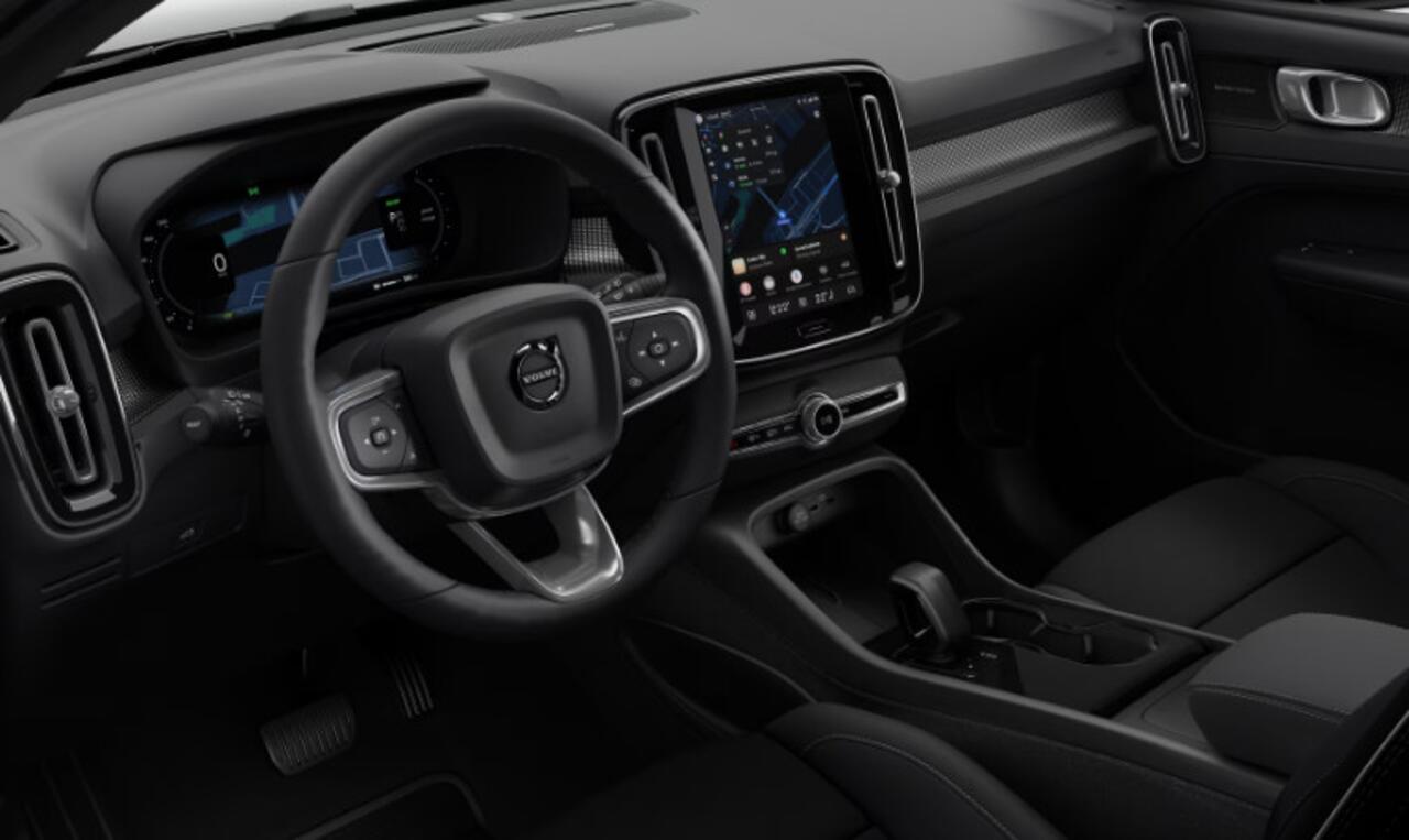 Volvo EC40 252PK Automaat Single Ext. Range Plus / Modeljaar 2026 / Adaptive cruise control / Pilot assist / BLIS / Stoel en stuur verwarming / Elektrische achterklep / Parkeersensoren met camera / Google infotainment / Panoramadak