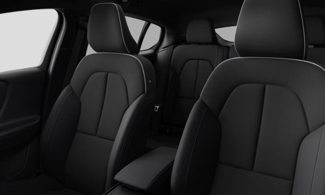 Volvo EC40 252PK Automaat Single Ext. Range Plus / Modeljaar 2026 / Adaptive cruise control / Pilot assist / BLIS / Stoel en stuur verwarming / Elektrische achterklep / Parkeersensoren met camera / Google infotainment / Panoramadak