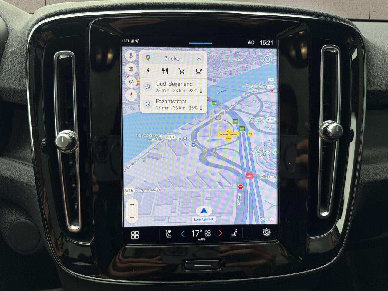 Volvo EC40 Single Motor Extended Range Plus 82 kWh | Nubuck interieur | Stoelverwarming | Keyless Entry | Extra getint glas |