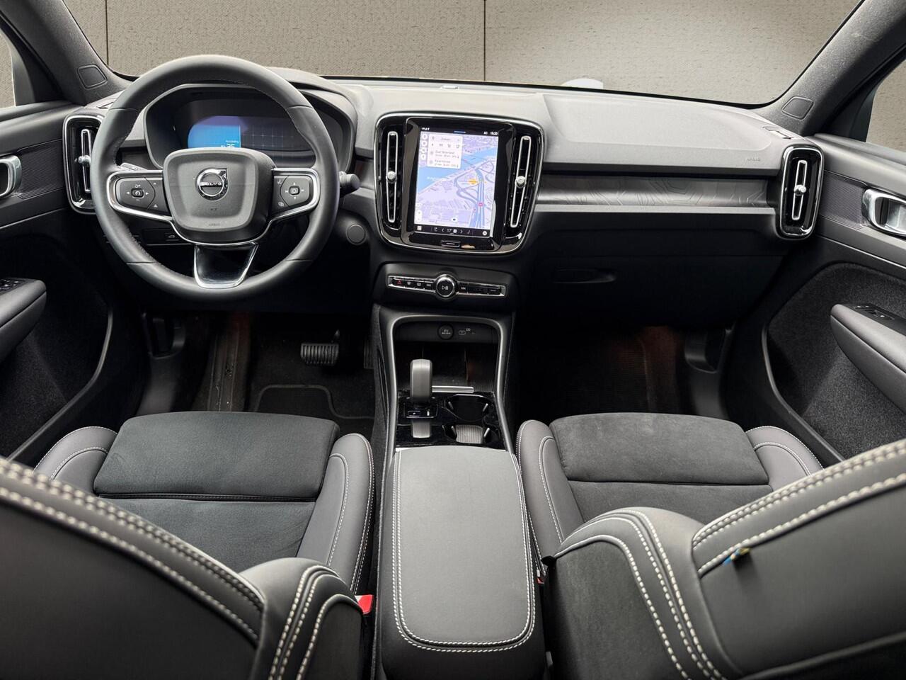 Volvo EC40 Single Motor Extended Range Plus 82 kWh | Nubuck interieur | Stoelverwarming | Keyless Entry | Extra getint glas |