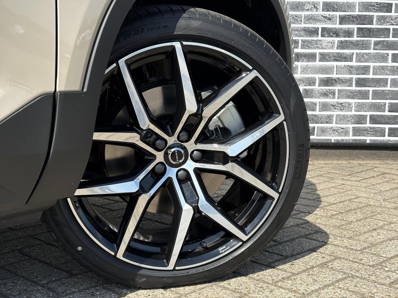 Volvo EC40 Single Motor Extended Range Plus | Google | Longe Range | Panoramadak | Keyless | Harman Kardon Audio | Elektrische Achterklep | Camera | Stoel-/Stuurverwarming | Adaptieve Cruise | Getint Glas | Luxe Bekleding | Zitverlenging | 21" Polestar LM