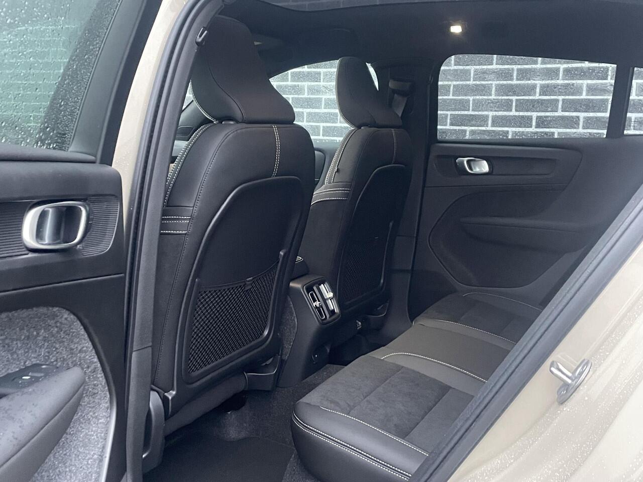 Volvo EC40 Single Motor Extended Range Plus | Google | Longe Range | Panoramadak | Keyless | Harman Kardon Audio | Elektrische Achterklep | Camera | Stoel-/Stuurverwarming | Adaptieve Cruise | Getint Glas | Luxe Bekleding | Zitverlenging | 21" Polestar LM