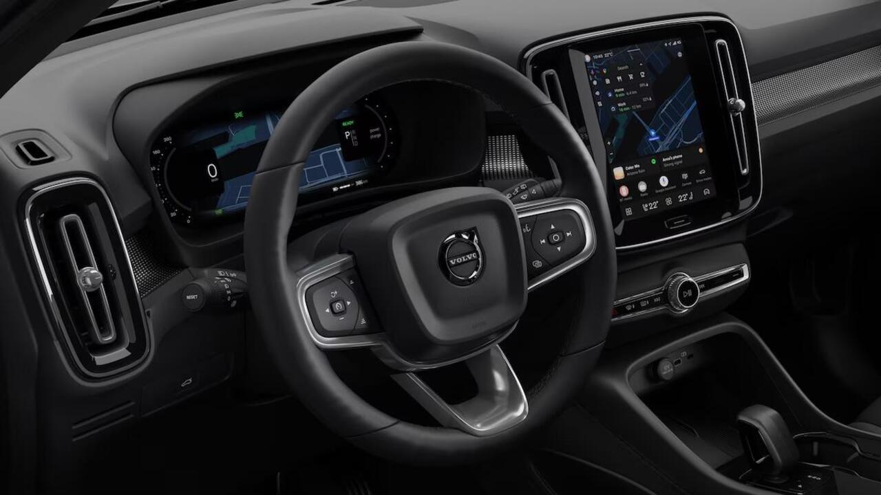 Volvo EC40 Single Motor Extended Range Plus Black Edi. 82 kWh | Nov 2025 leverbaar |17% Bijtelling* | Harman Kardon Premium Audio | 360 graden camera | Extra getint glas | Keyless Entry | Stoel en stuurwielverwarming |