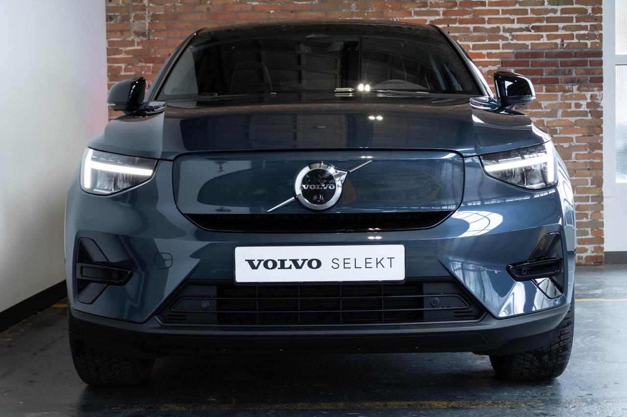 Volvo EC40 Single Motor Extended Range Ultra 82 kWh | 360° Parkeercamera | Electrische verstelbare voorstoelen | Parkeersensoren voor + achter | Stoelverwarming | Adaptive Cruise Control | Harman Kardon Premium Audio | 4-Seizoenenbanden | Google Infotainement