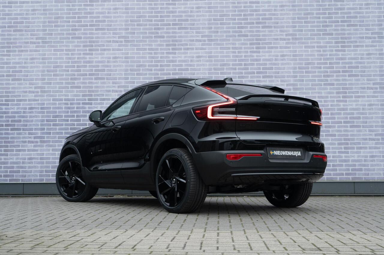 Volvo EC40 Extended Range 82 kWh Plus Black Edition | Pixel LED koplampen | 360 camera | Panoramadak | Adaptive cruise control | Stoel- en stuurwielverwarming | Harman Kardon audio | Getint glas | Warmtepomp | LED mistlampen | Google Maps navigatie |