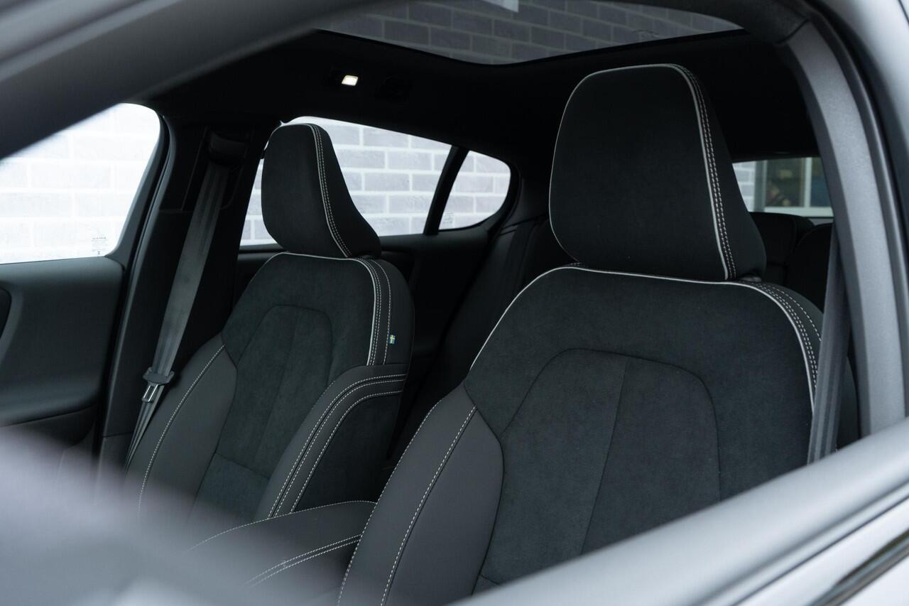 Volvo EC40 Extended Range 82 kWh Plus Black Edition | Pixel LED koplampen | 360 camera | Panoramadak | Adaptive cruise control | Stoel- en stuurwielverwarming | Harman Kardon audio | Getint glas | Warmtepomp | LED mistlampen | Google Maps navigatie |