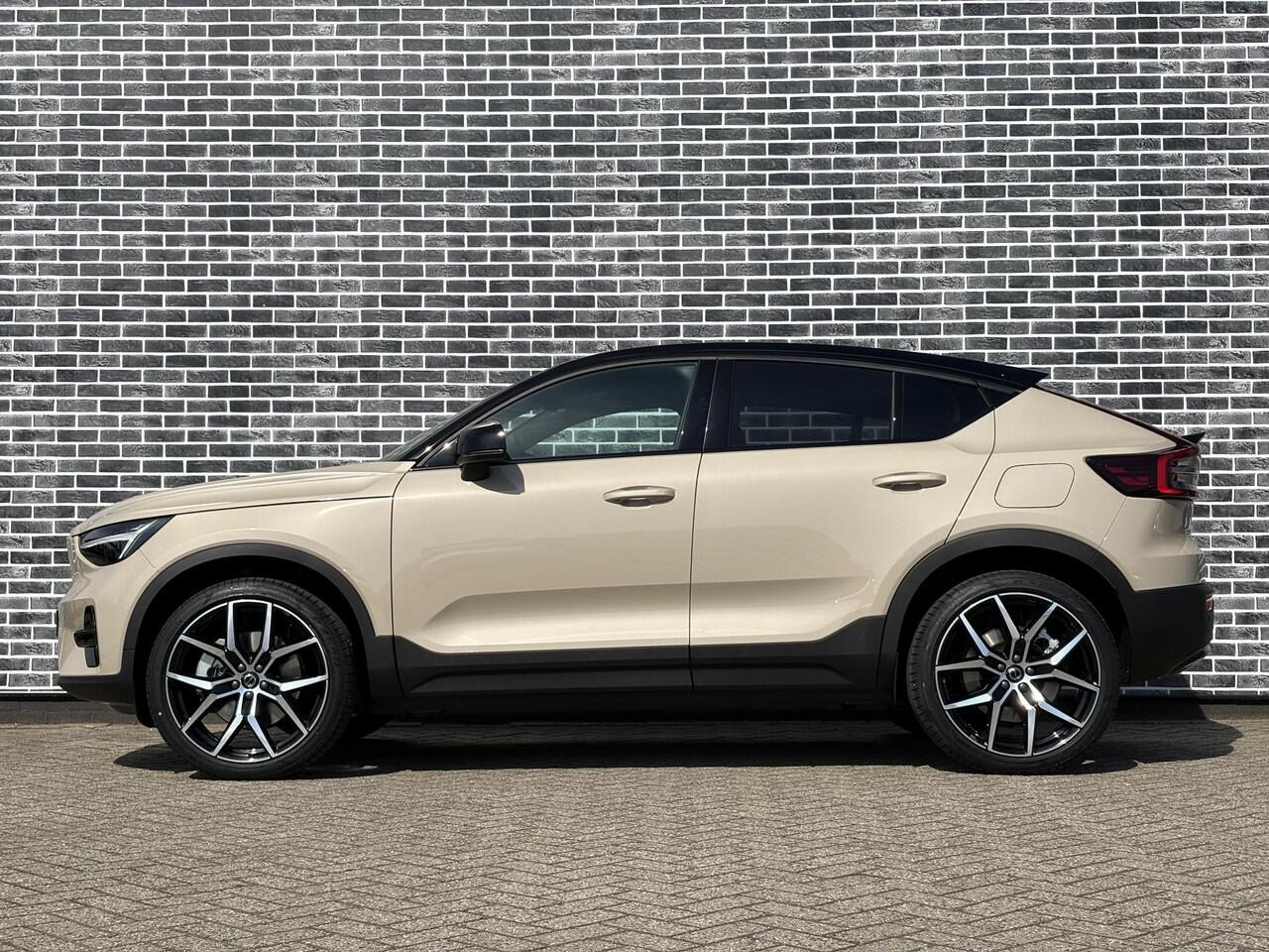 Volvo EC40 Single Motor Extended Range 82 kWh Plus | Google | Long Range | Panoramadak | Keyless | Harman Kardon Audio | Elektrische Achterklep | Camera | Stoel-/Stuurverwarming | Adaptieve Cruise | Getint Glas | Luxe Bekleding | Zitverlenging | 21" Polestar LM