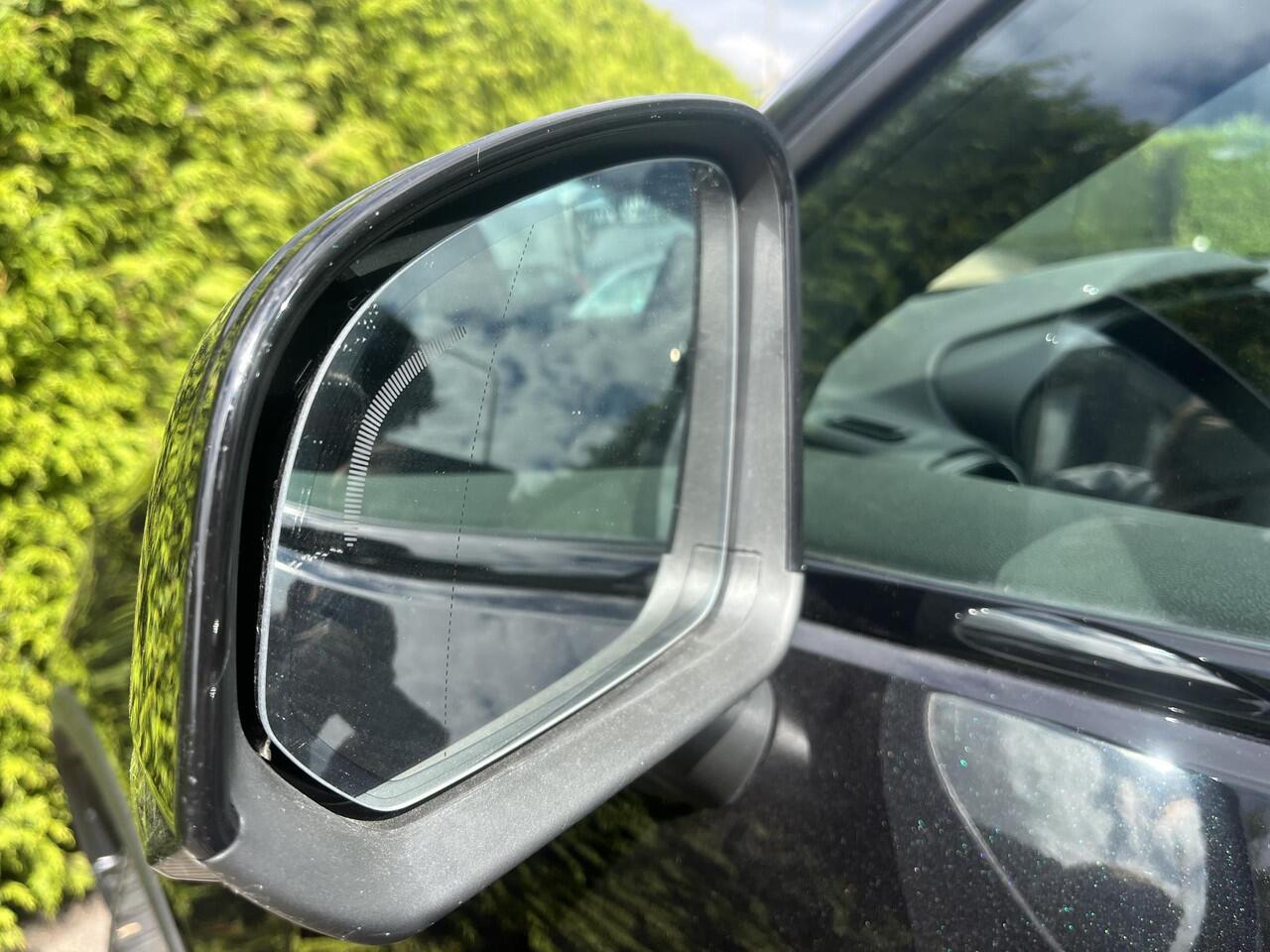 Volvo EC40 Single Motor Extended Range Ultra 82 kWh | Elektrische stoelverstelling | Trekhaak | H&K