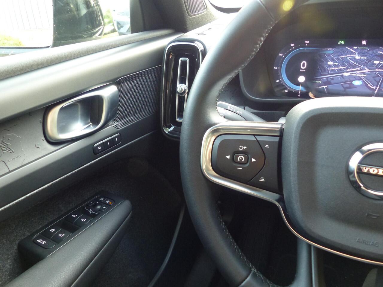 Volvo EC40 Extended Range Plus 82 kWh |Electr. verst. stoelen| Lederen bekleding| Digitale achteruitkijkspiegel|