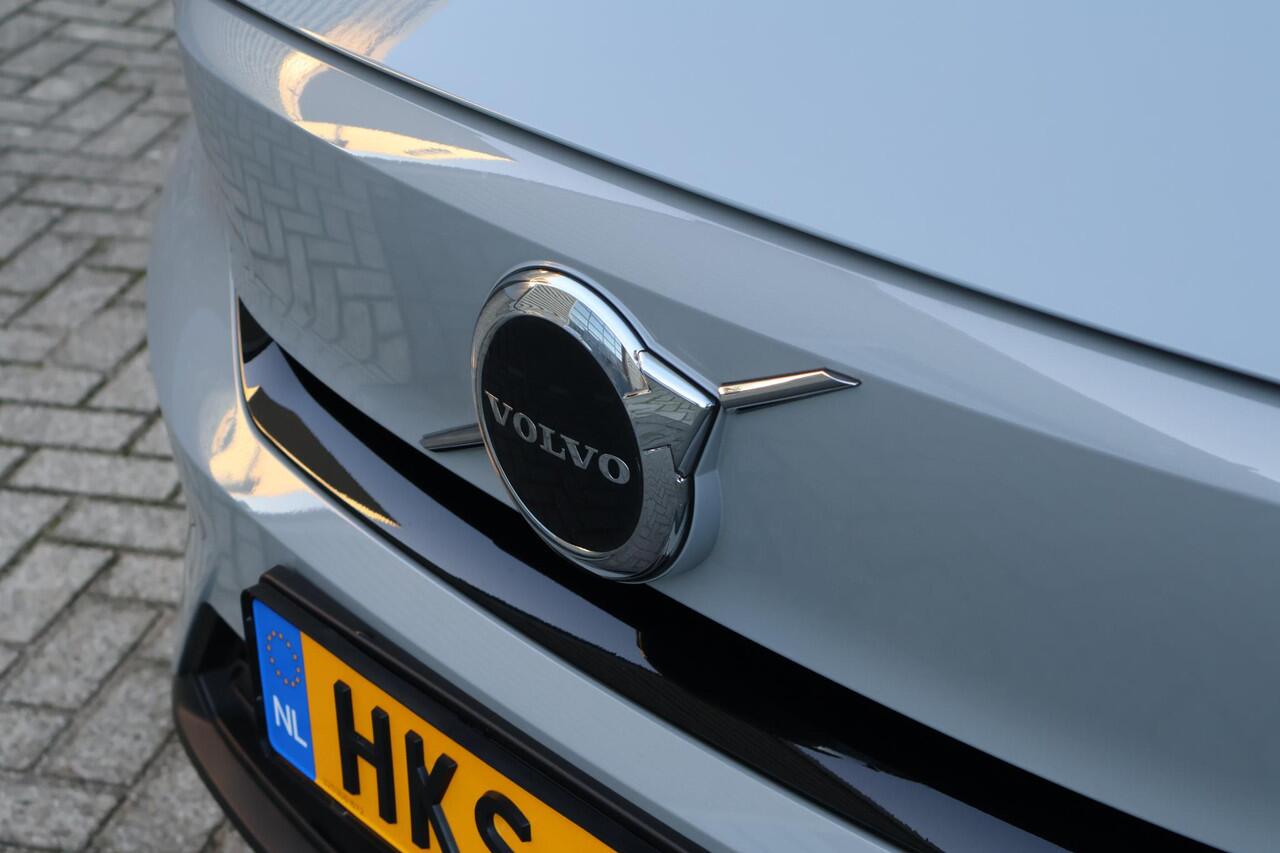 Volvo EC40 Single Motor Extended Range Plus 82 kWh | Memory stoelen | Pilot assist | Panoramadak