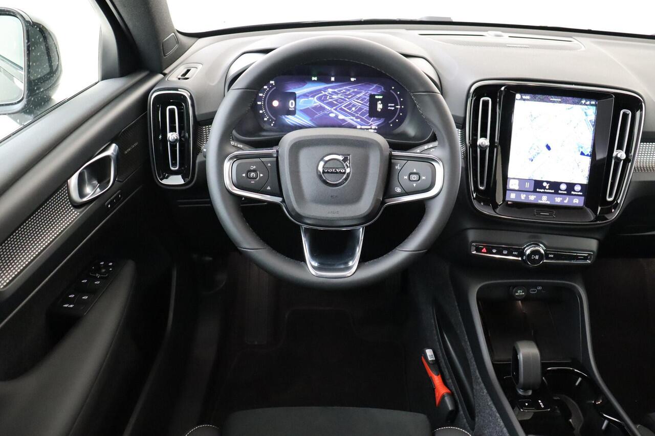 Volvo EC40 SINGLE MOTOR EXTENDED RANGE ULTRA BLACK ED. 82 kWh *DEMO VOORDEEL!* -PANO.DAK|HARMAN/KARDON|360°CAM|LIGHTING|POWER-SEATS|20"