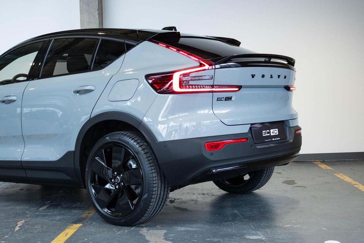Volvo EC40 Single Motor Extended Range Ultra Black Edition | Demo Deal | Panoramadak | Verwarmbare voorstoelen&stuurwiel | 360º Camera | Premium Audio by Harman Kardon | Elektrisch Verstelbare Voorstoelen | Keyless Entry | Apple carplay/Android auto | Warmtepomp