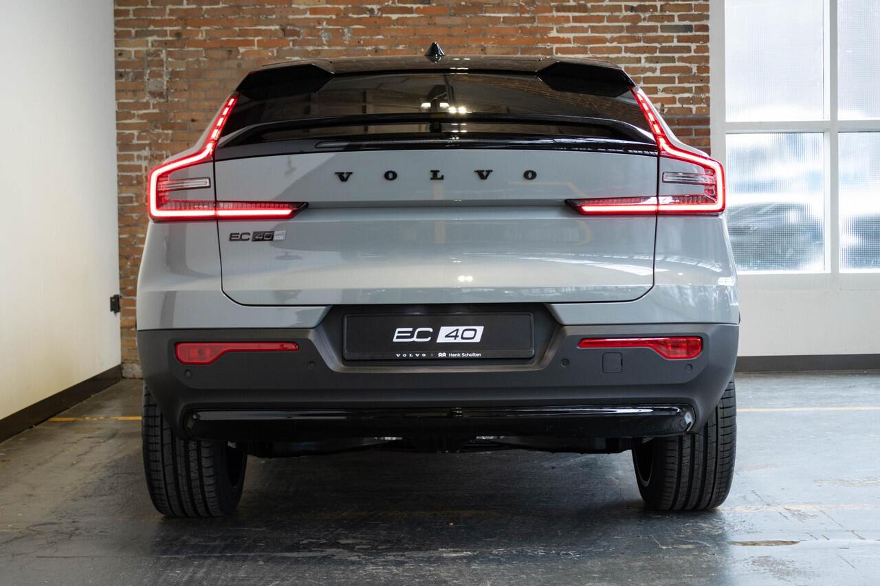 Volvo EC40 Single Motor Extended Range Ultra Black Edition | Demo Deal | Panoramadak | Verwarmbare voorstoelen&stuurwiel | 360º Camera | Premium Audio by Harman Kardon | Elektrisch Verstelbare Voorstoelen | Keyless Entry | Apple carplay/Android auto | Warmtepomp