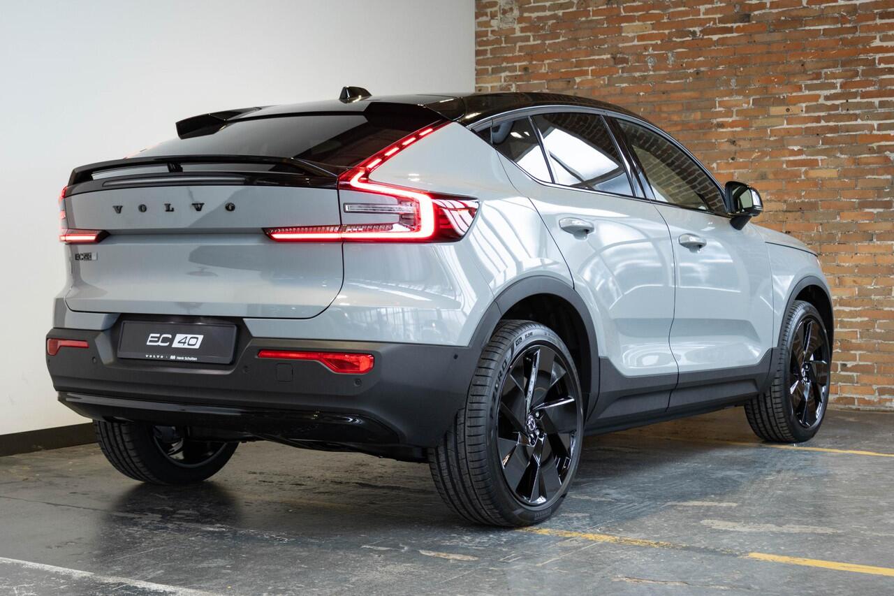 Volvo EC40 Single Motor Extended Range Ultra Black Edition | Demo Deal | Panoramadak | Verwarmbare voorstoelen&stuurwiel | 360º Camera | Premium Audio by Harman Kardon | Elektrisch Verstelbare Voorstoelen | Keyless Entry | Apple carplay/Android auto | Warmtepomp