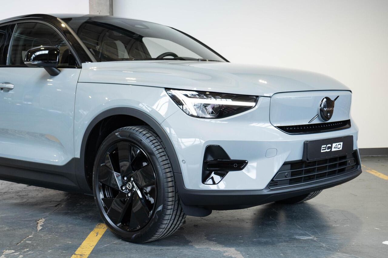 Volvo EC40 Single Motor Extended Range Ultra Black Edition | Demo Deal | Panoramadak | Verwarmbare voorstoelen&stuurwiel | 360º Camera | Premium Audio by Harman Kardon | Elektrisch Verstelbare Voorstoelen | Keyless Entry | Apple carplay/Android auto | Warmtepomp