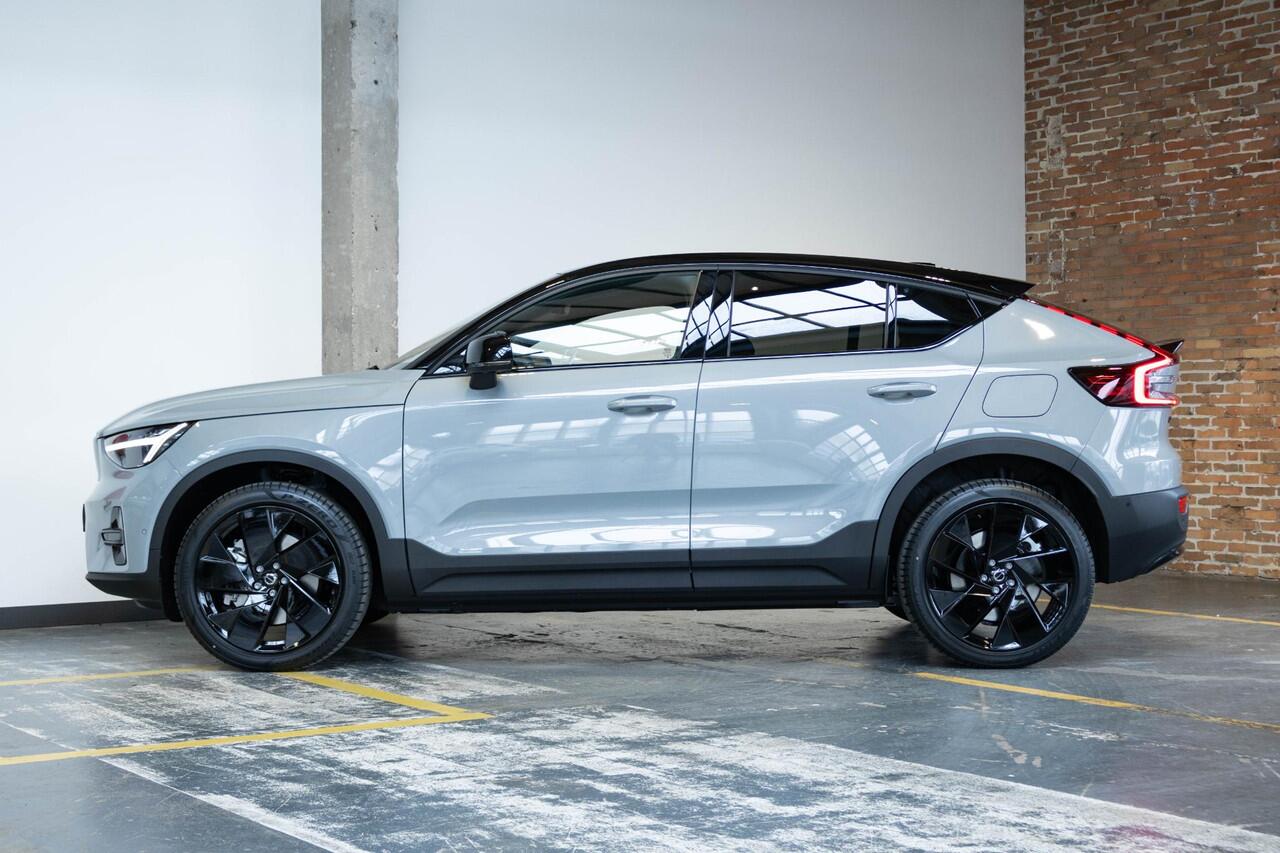 Volvo EC40 Single Motor Extended Range Ultra Black Edition | Demo Deal | Panoramadak | Verwarmbare voorstoelen&stuurwiel | 360º Camera | Premium Audio by Harman Kardon | Elektrisch Verstelbare Voorstoelen | Keyless Entry | Apple carplay/Android auto | Warmtepomp