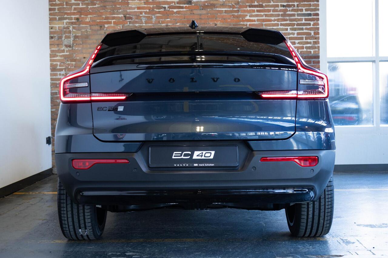 Volvo EC40 Single Motor Extended Range Plus Black Edition | Demo Deal | Panoramadak | Verwarmbare voorstoelen&stuurwiel | 360º Camera | Premium audio by Harman Kardon | Keyless Entry/Start | Warmtepomp | 20 inch lichtmetalen velgen