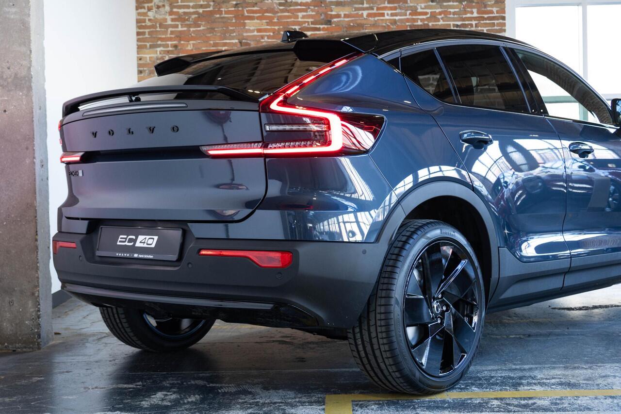 Volvo EC40 Single Motor Extended Range Plus Black Edition | Demo Deal | Panoramadak | Verwarmbare voorstoelen&stuurwiel | 360º Camera | Premium audio by Harman Kardon | Keyless Entry/Start | Warmtepomp | 20 inch lichtmetalen velgen