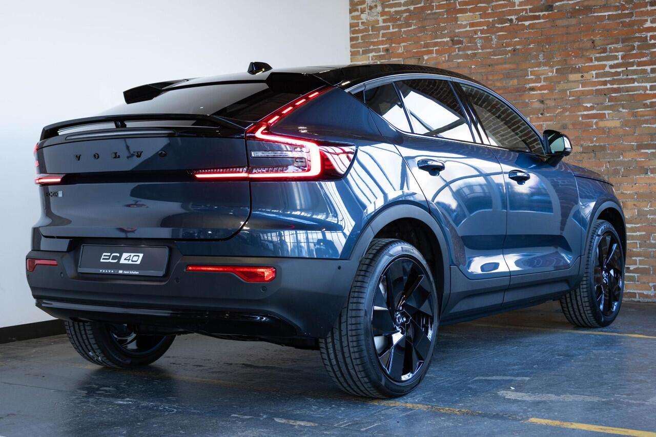 Volvo EC40 Single Motor Extended Range Plus Black Edition | Demo Deal | Panoramadak | Verwarmbare voorstoelen&stuurwiel | 360º Camera | Premium audio by Harman Kardon | Keyless Entry/Start | Warmtepomp | 20 inch lichtmetalen velgen