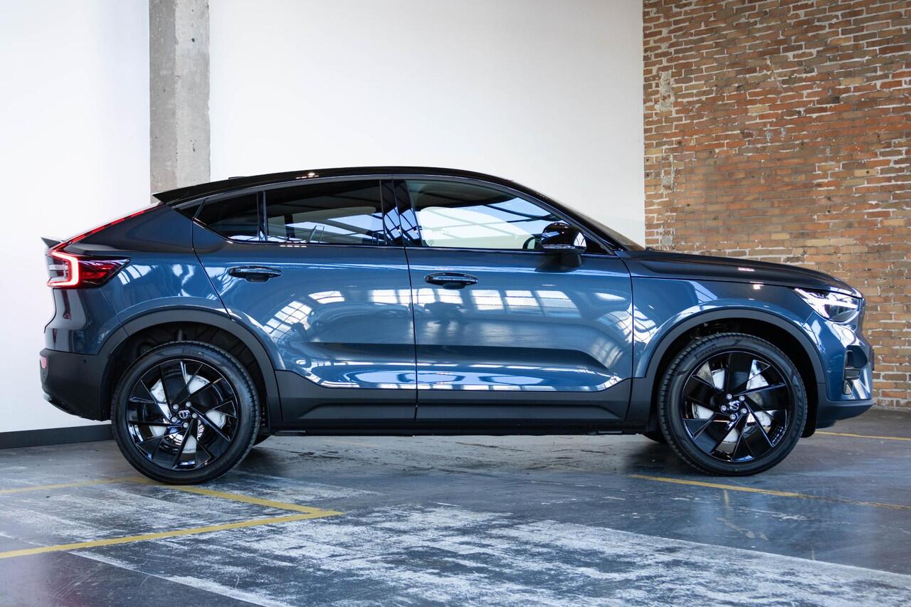 Volvo EC40 Single Motor Extended Range Plus Black Edition | Demo Deal | Panoramadak | Verwarmbare voorstoelen&stuurwiel | 360º Camera | Premium audio by Harman Kardon | Keyless Entry/Start | Warmtepomp | 20 inch lichtmetalen velgen