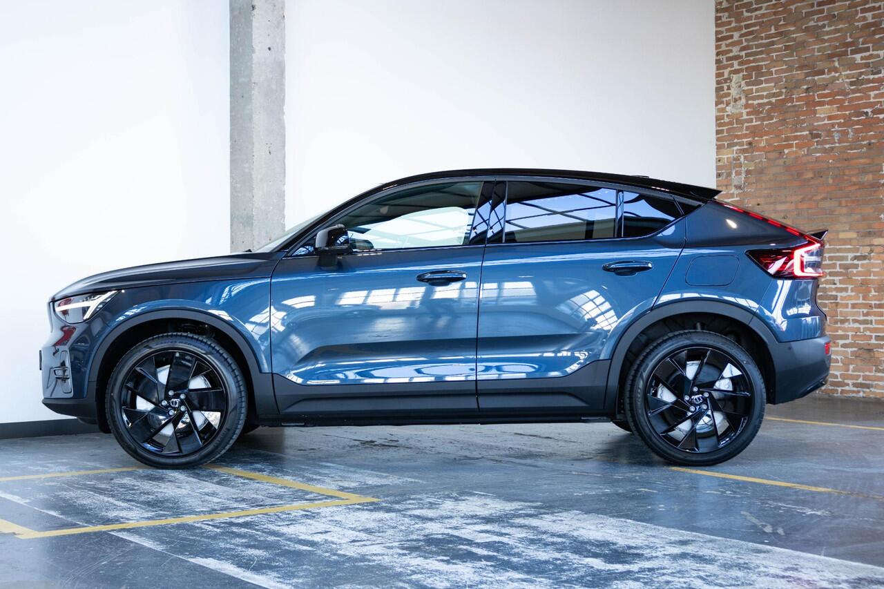 Volvo EC40 Single Motor Extended Range Plus Black Edition | Demo Deal | Panoramadak | Verwarmbare voorstoelen&stuurwiel | 360º Camera | Premium audio by Harman Kardon | Keyless Entry/Start | Warmtepomp | 20 inch lichtmetalen velgen