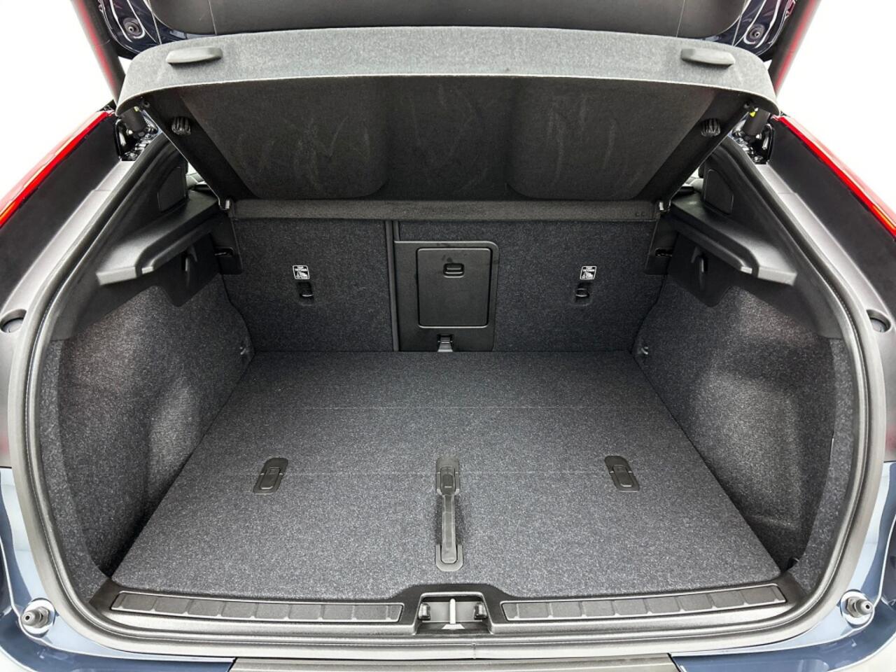 Volvo EC40 EC40 Plus Dark | Nieuw | Voorraad | Denim Blue | Microtech bekl